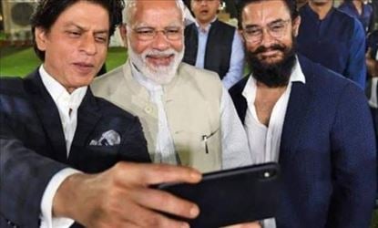 मोदी के घर बॉलीवुड सितारों का जमवाड़ा, शाहरुख-आमिर ने PM से किया ये वादा